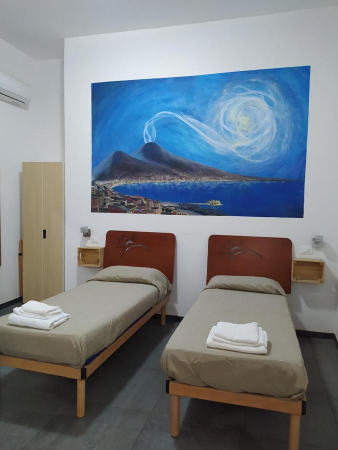 Domus 19 Hotel Napoli Bagian luar foto
