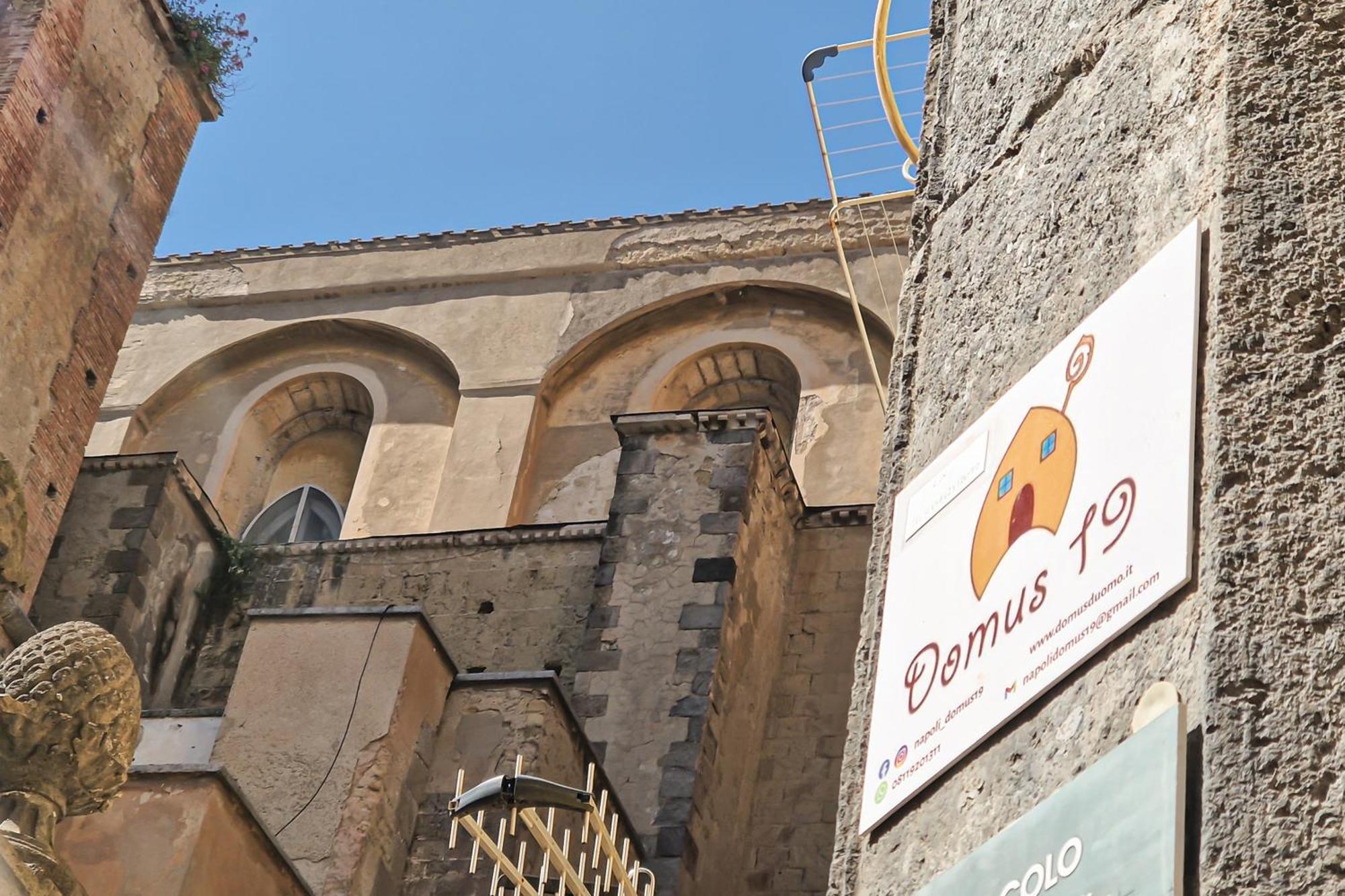 Domus 19 Hotel Napoli Bagian luar foto