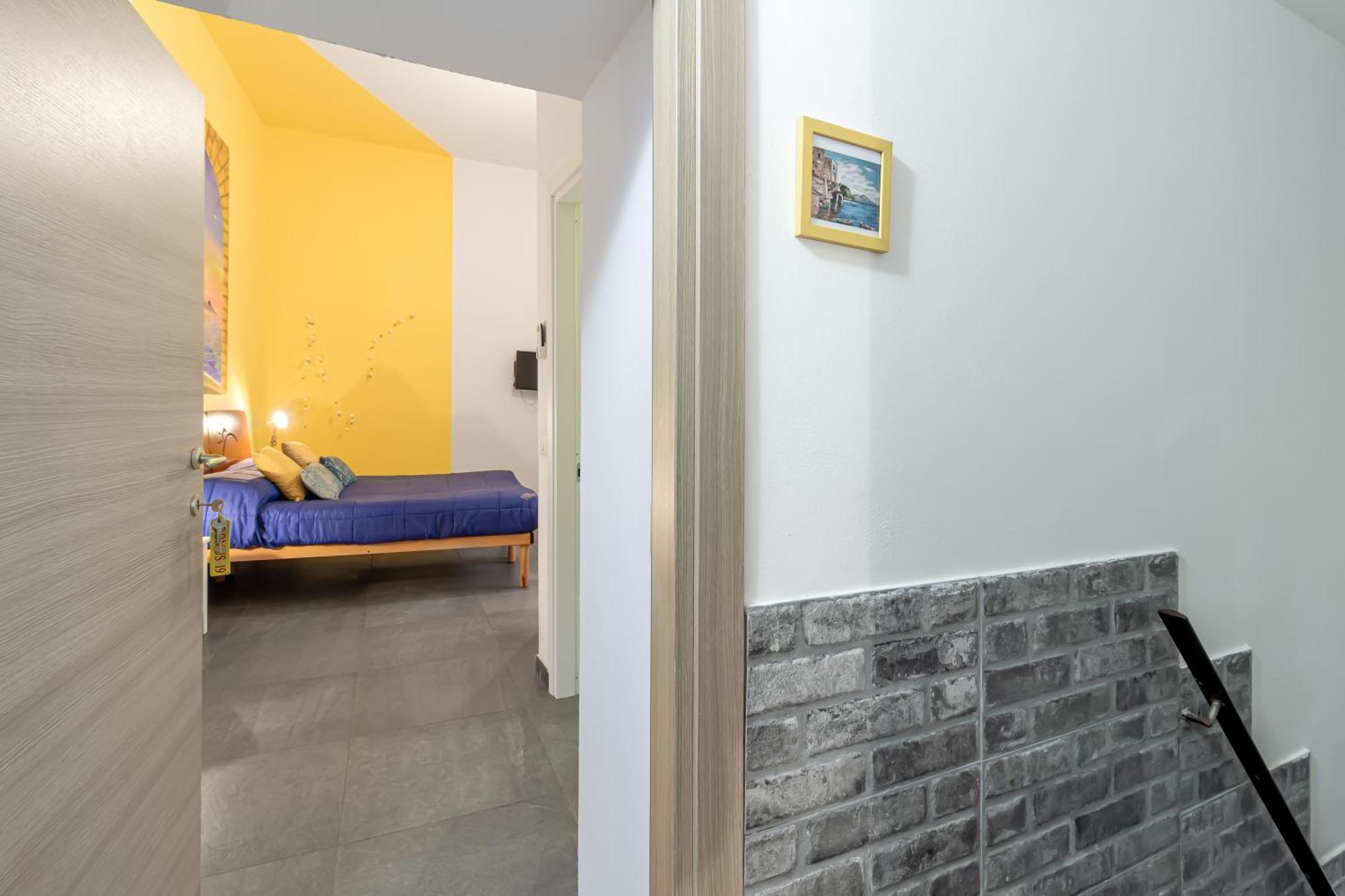 Domus 19 Hotel Napoli Bagian luar foto