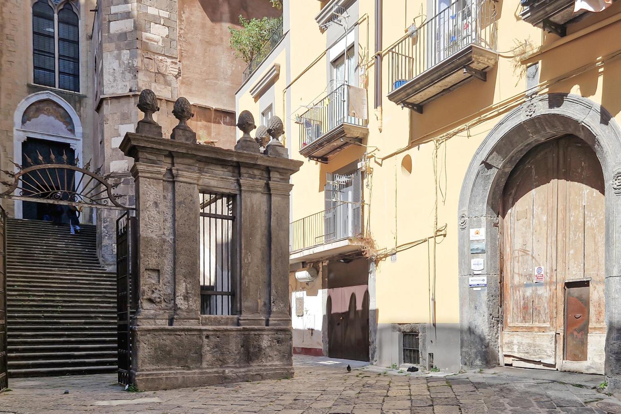 Domus 19 Hotel Napoli Bagian luar foto