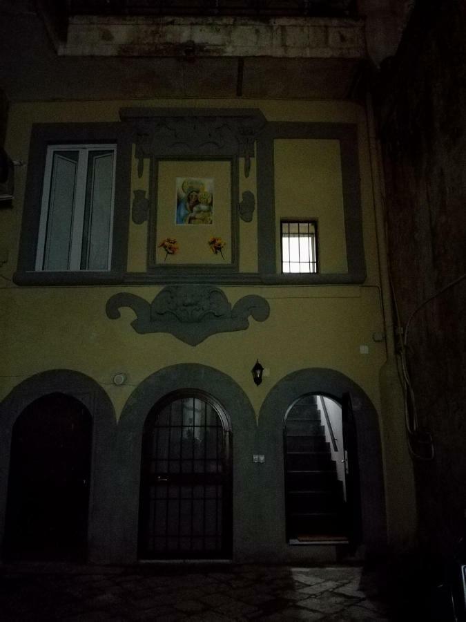 Domus 19 Hotel Napoli Bagian luar foto