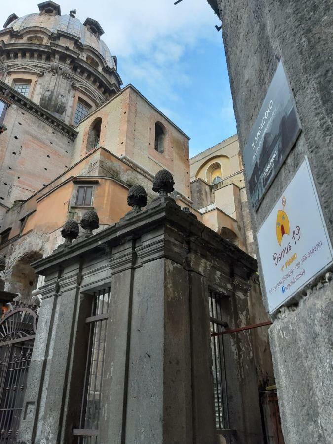 Domus 19 Hotel Napoli Bagian luar foto